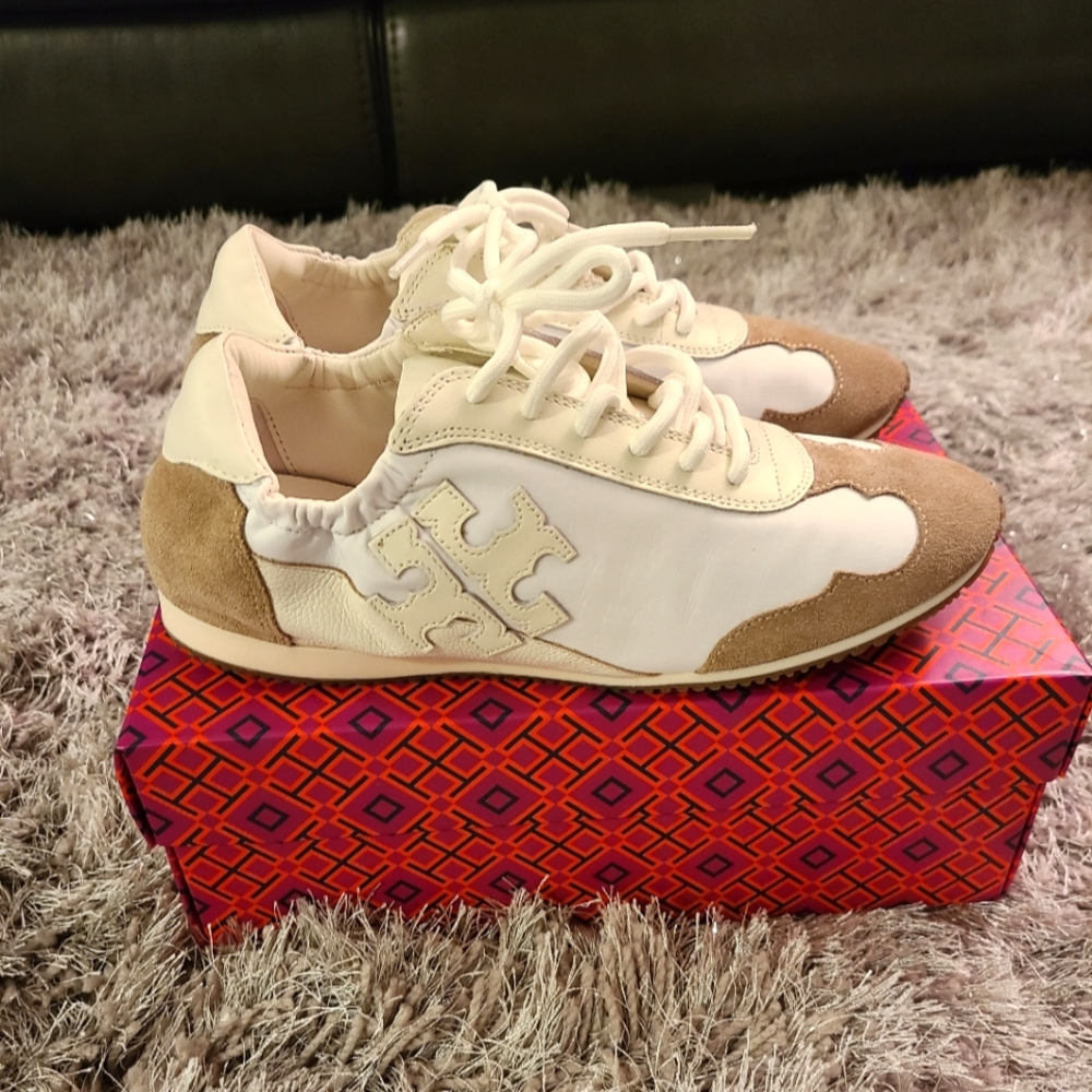 Womens leather Tory Burch Sneakers Size 7 *Fits more like a 6.5*